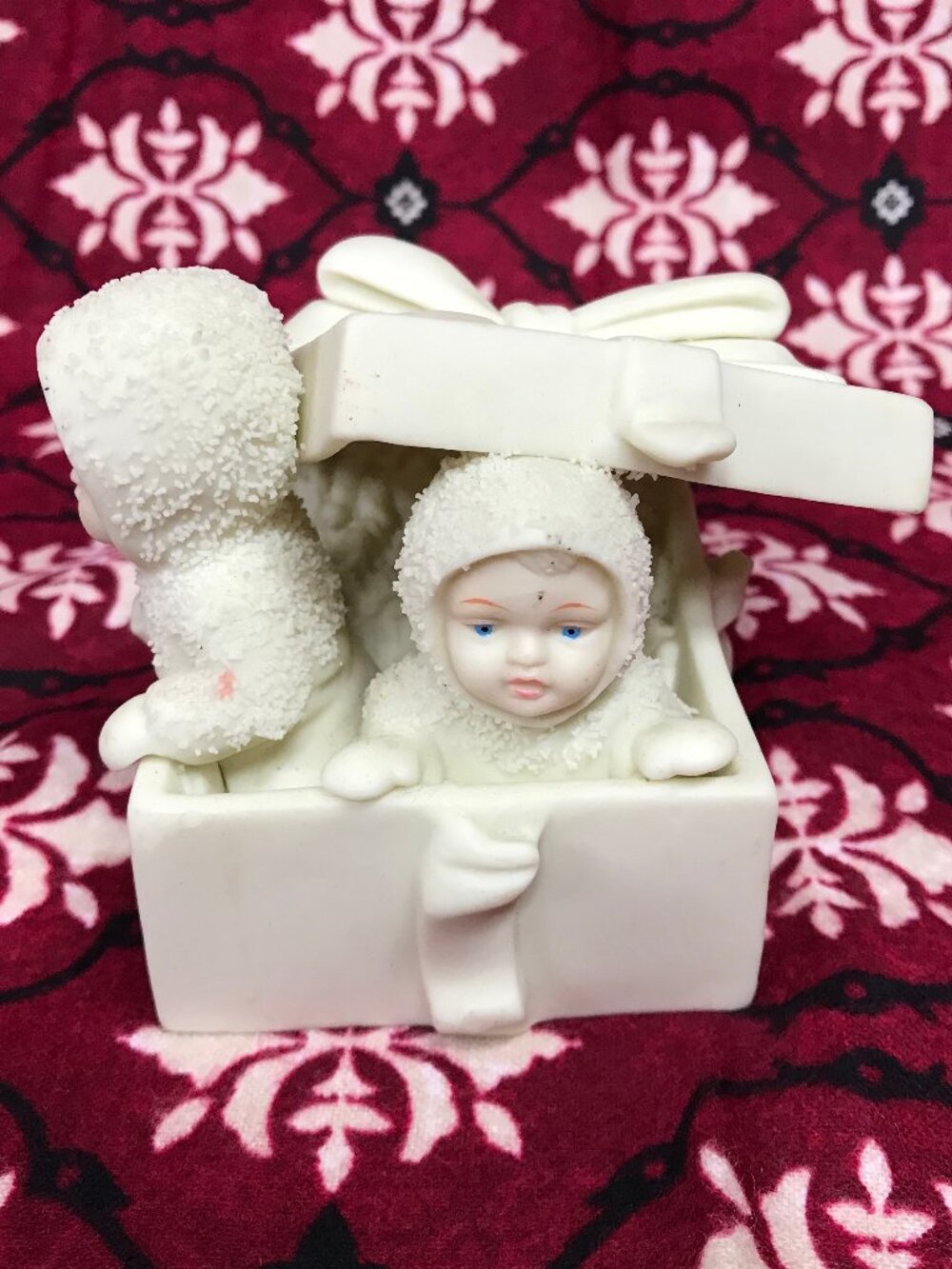Dept 56 Vintage Snowbabies Babies in a gift box Figurine